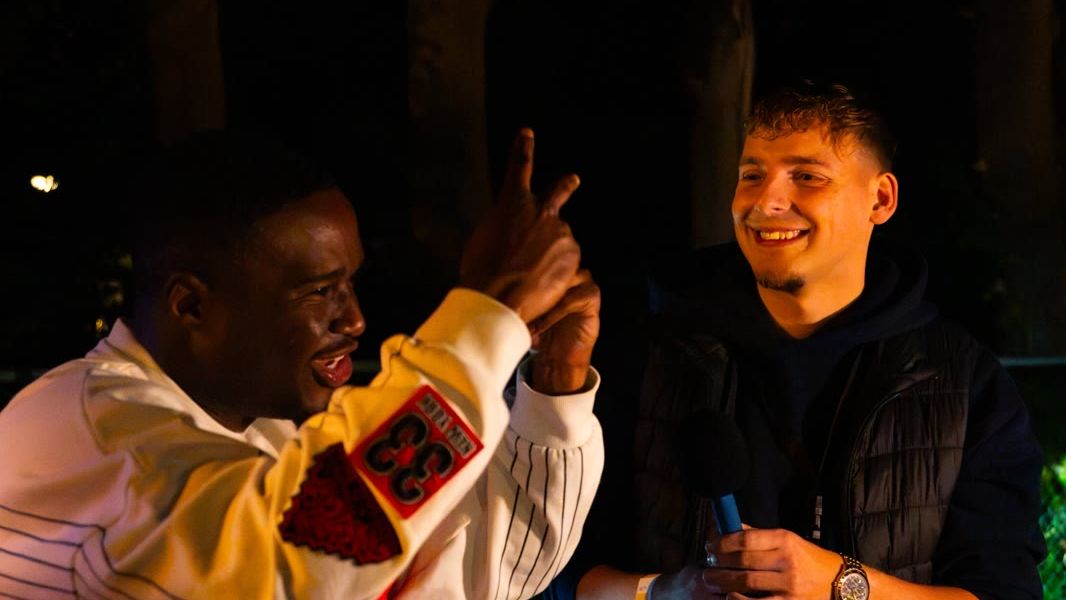 Festivalinterview-moment — energieke teaser-achtige sfeer